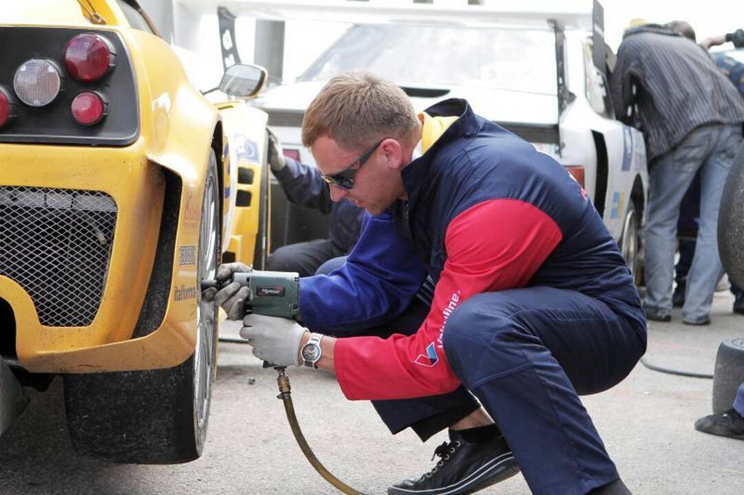 Automobilių lenktynes prie Palangos stebėjo tūkstančiai