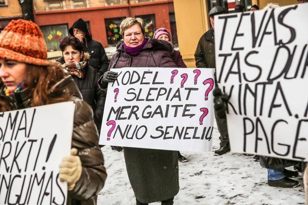Piketuotojai Kaune piktinosi: „Mūsų vaikai –  ne pedofilų poreikiams!“