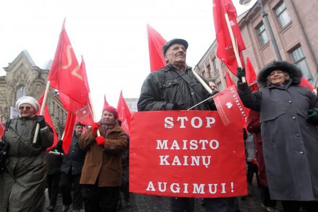 Profsąjungos žadėtos minios prie Vyriausybės nesurinko (papildyta)