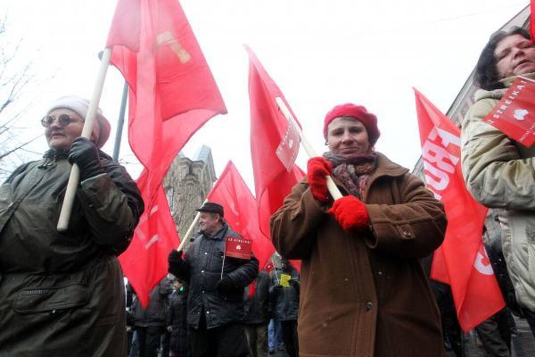 Profsąjungos žadėtos minios prie Vyriausybės nesurinko (papildyta)