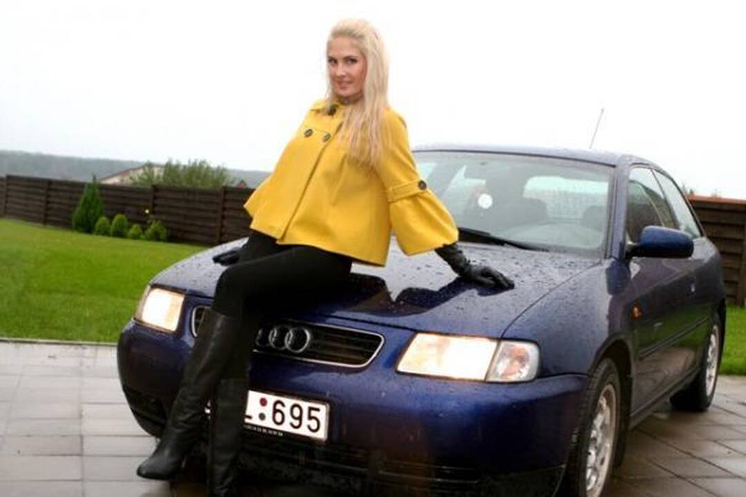 "Yvos" narė – raudonos spalvos ir "Audi" gerbėja