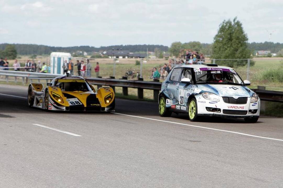 Automobilių lenktynes prie Palangos stebėjo tūkstančiai