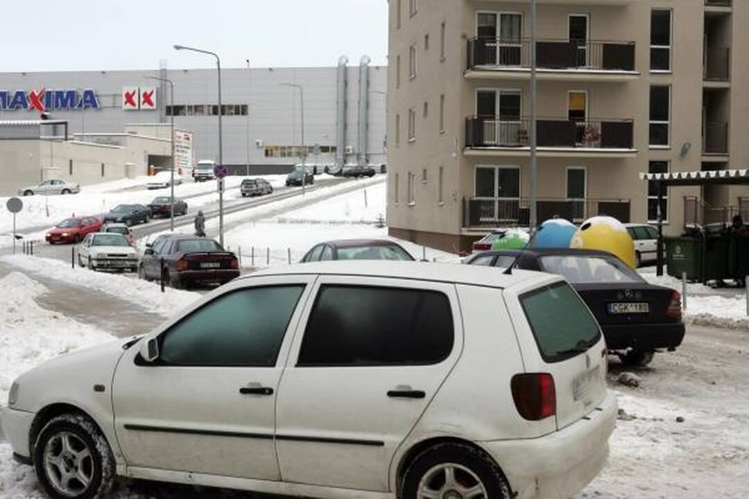 Daugiabučių kiemai vis dar laukia sniego valymo mašinų