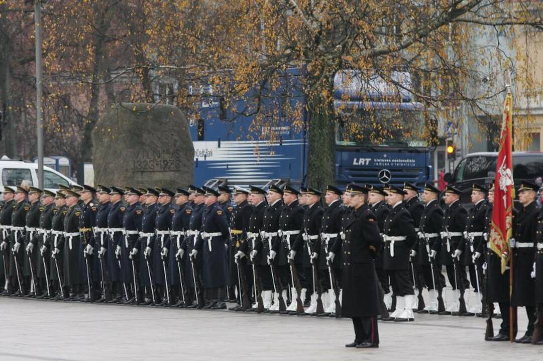 Prezidentė kariuomenę vadina patriotizmo ir pagarbos šaliai pavyzdžiu
