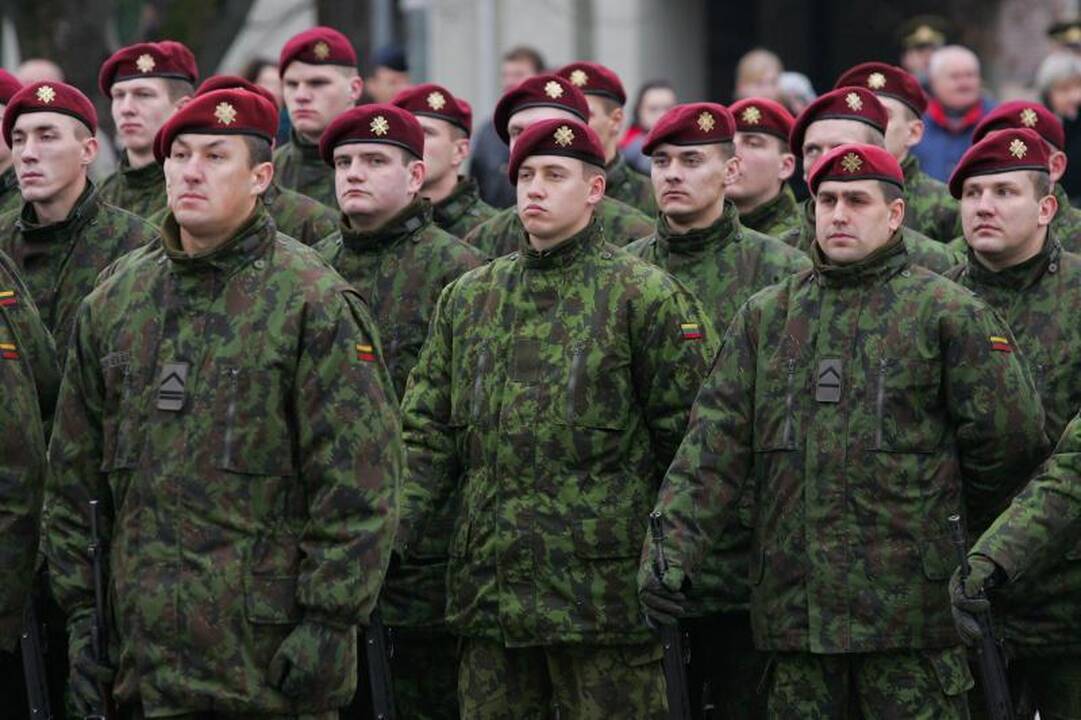Prezidentė kariuomenę vadina patriotizmo ir pagarbos šaliai pavyzdžiu