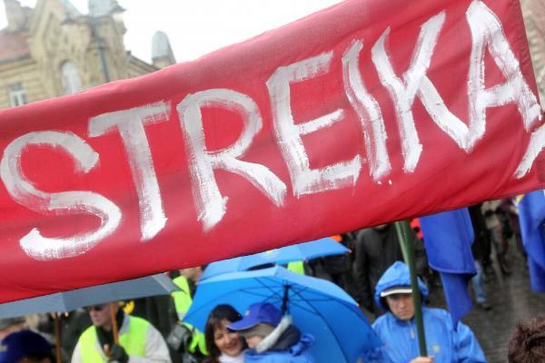 Profsąjungos žadėtos minios prie Vyriausybės nesurinko (papildyta)