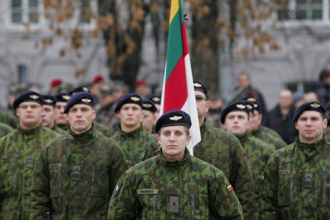 Prezidentė kariuomenę vadina patriotizmo ir pagarbos šaliai pavyzdžiu