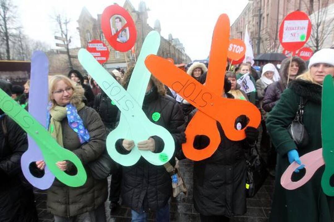 Profsąjungos žadėtos minios prie Vyriausybės nesurinko (papildyta)
