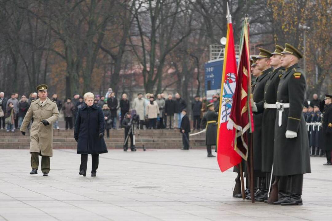 Prezidentė kariuomenę vadina patriotizmo ir pagarbos šaliai pavyzdžiu
