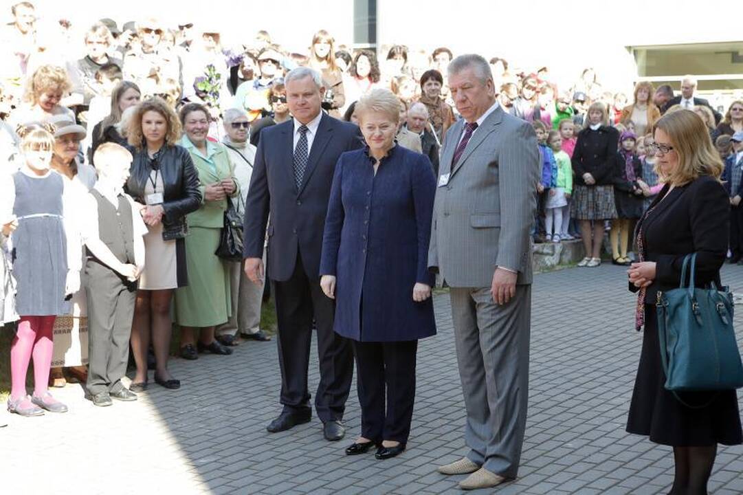 Prezidentė D. Grybauskaitė Klaipėdoje atidengė paminklą kalbai