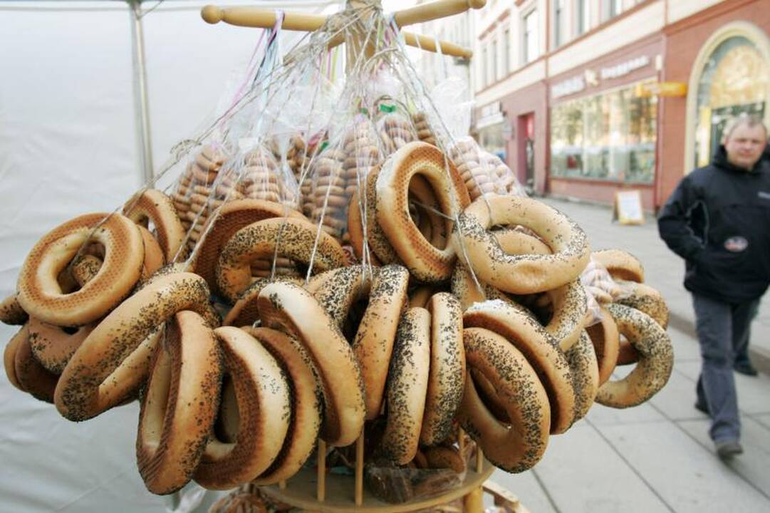 Vaišės Kazimierams: penkias paras marinuotas paršelis ir šakočiai