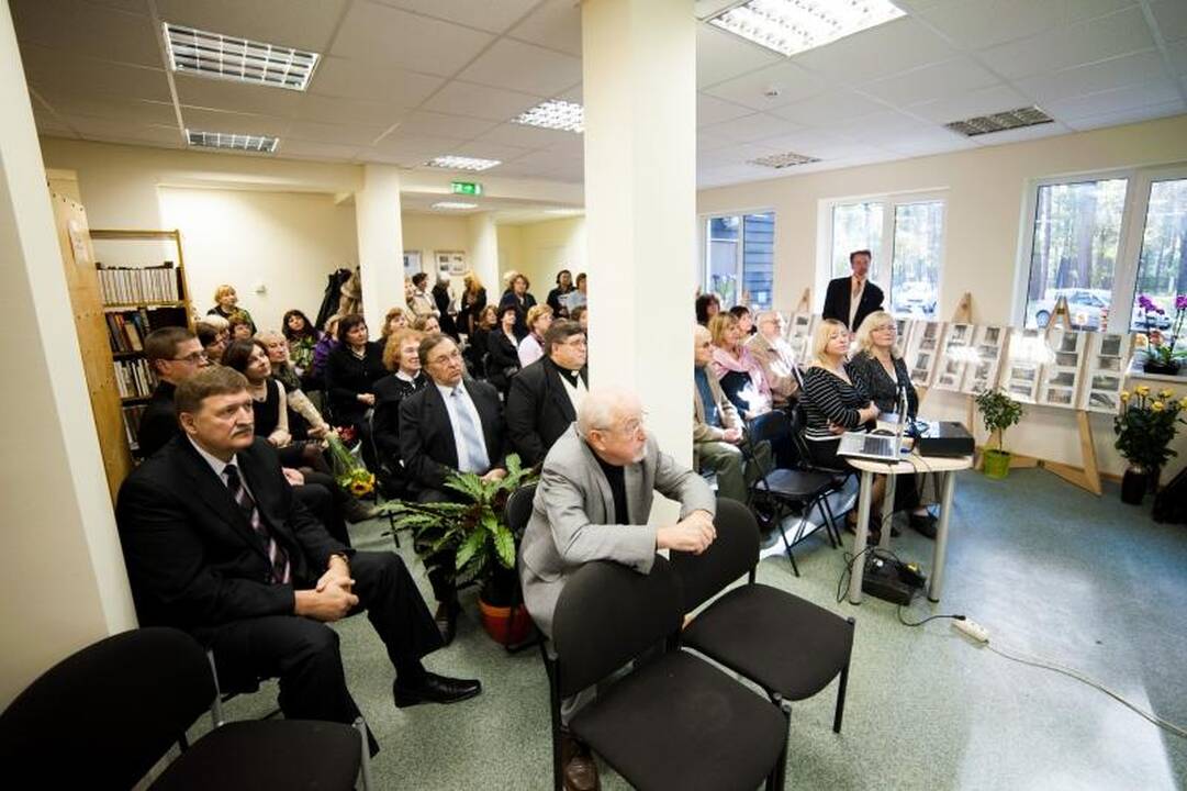 Į naują biblioteką Panemunėje – su senais baldais 