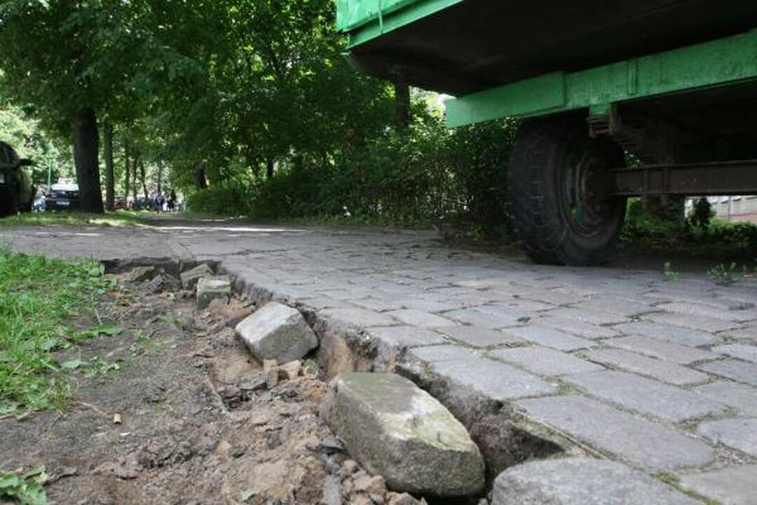Klaipėdoje vagys grobia net grindinio akmenis