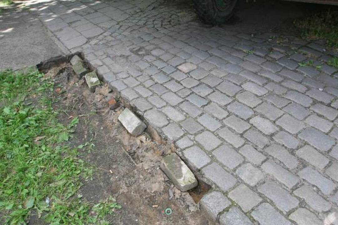 Klaipėdoje vagys grobia net grindinio akmenis