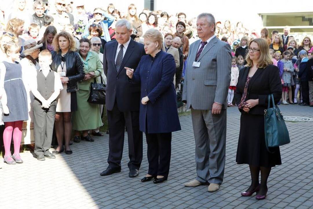 Prezidentė D. Grybauskaitė Klaipėdoje atidengė paminklą kalbai