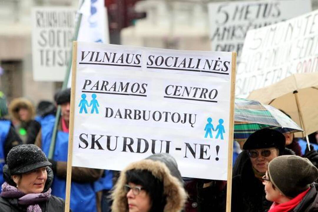 Profsąjungos žadėtos minios prie Vyriausybės nesurinko (papildyta)