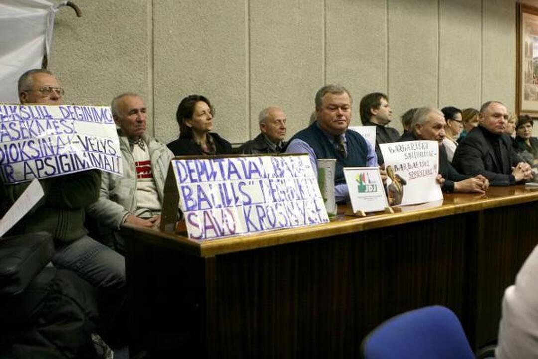 Klaipėdiečiai piketavo prieš šiukšlių deginimą