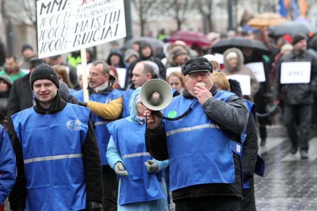 Profsąjungos žadėtos minios prie Vyriausybės nesurinko (papildyta)