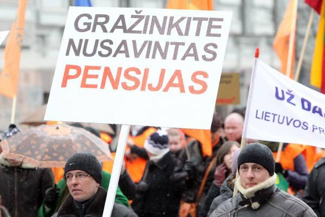 Profsąjungos žadėtos minios prie Vyriausybės nesurinko (papildyta)