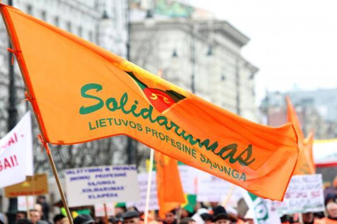 Profsąjungos žadėtos minios prie Vyriausybės nesurinko (papildyta)