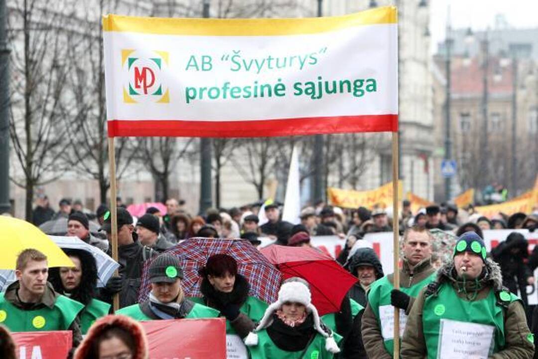 Profsąjungos žadėtos minios prie Vyriausybės nesurinko (papildyta)