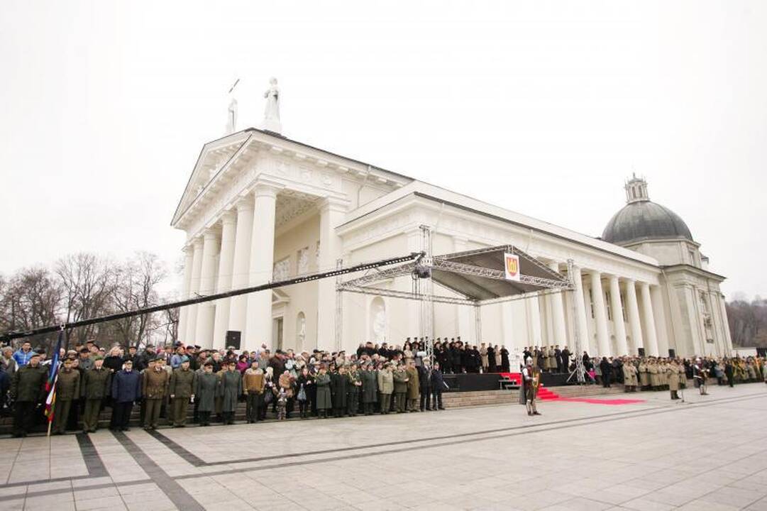 Prezidentė kariuomenę vadina patriotizmo ir pagarbos šaliai pavyzdžiu