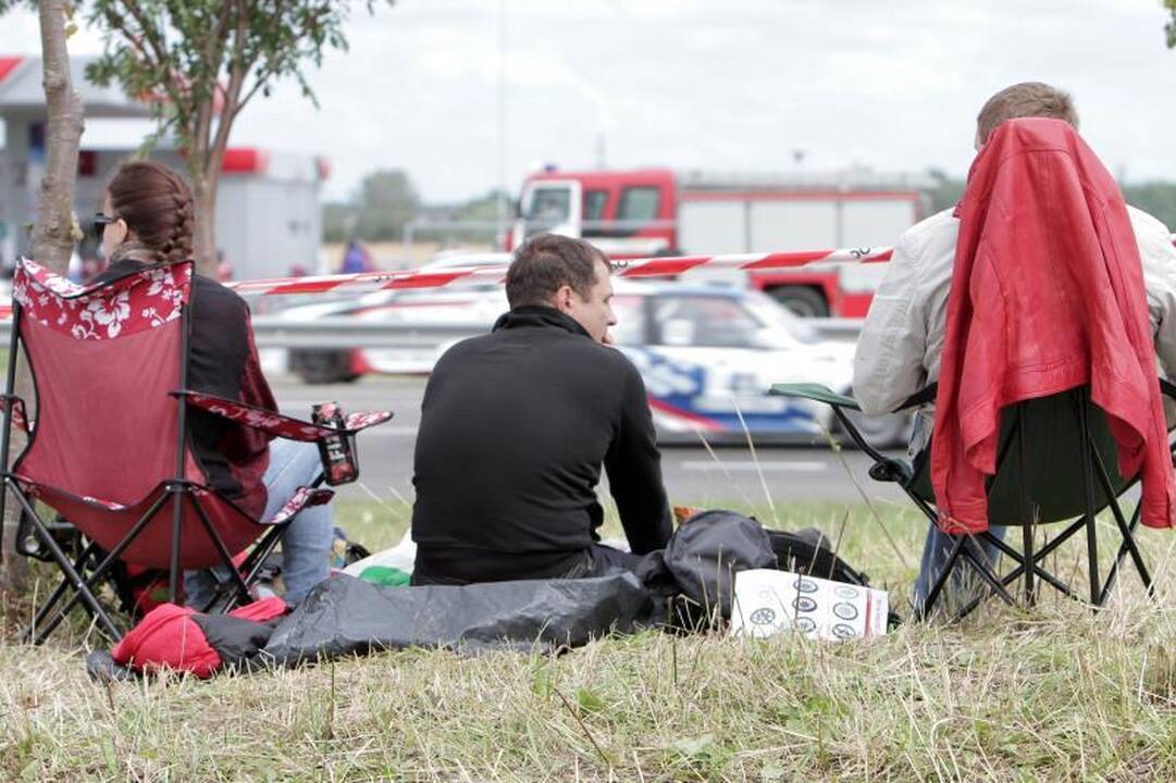 Automobilių lenktynes prie Palangos stebėjo tūkstančiai