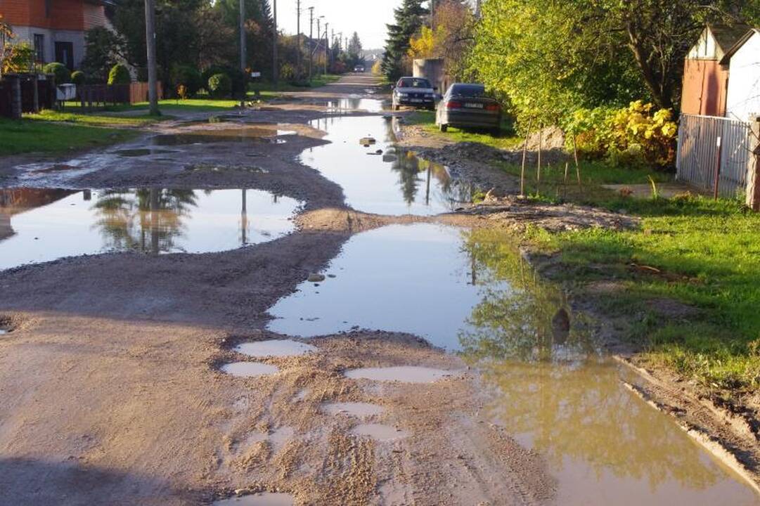 Dėl neasfaltuotų gatvių Kaunui limpa kaimo etiketė