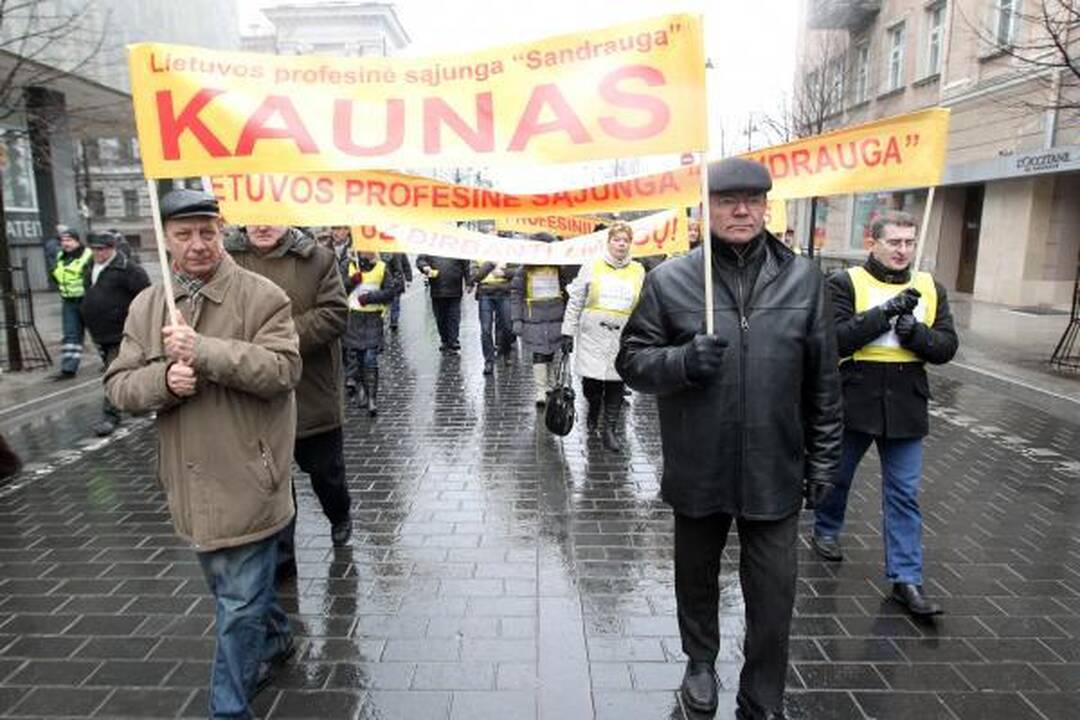 Profsąjungos žadėtos minios prie Vyriausybės nesurinko (papildyta)