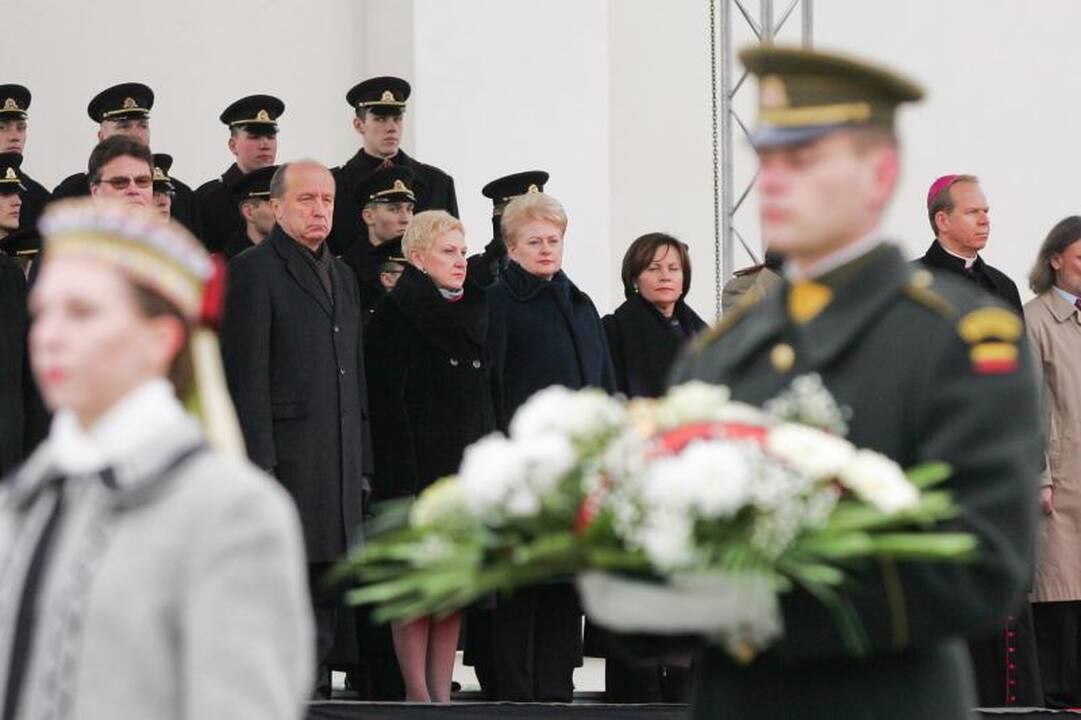 Prezidentė kariuomenę vadina patriotizmo ir pagarbos šaliai pavyzdžiu