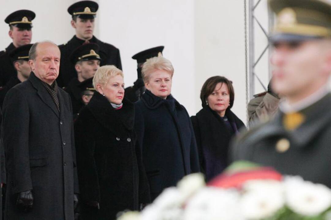 Prezidentė kariuomenę vadina patriotizmo ir pagarbos šaliai pavyzdžiu