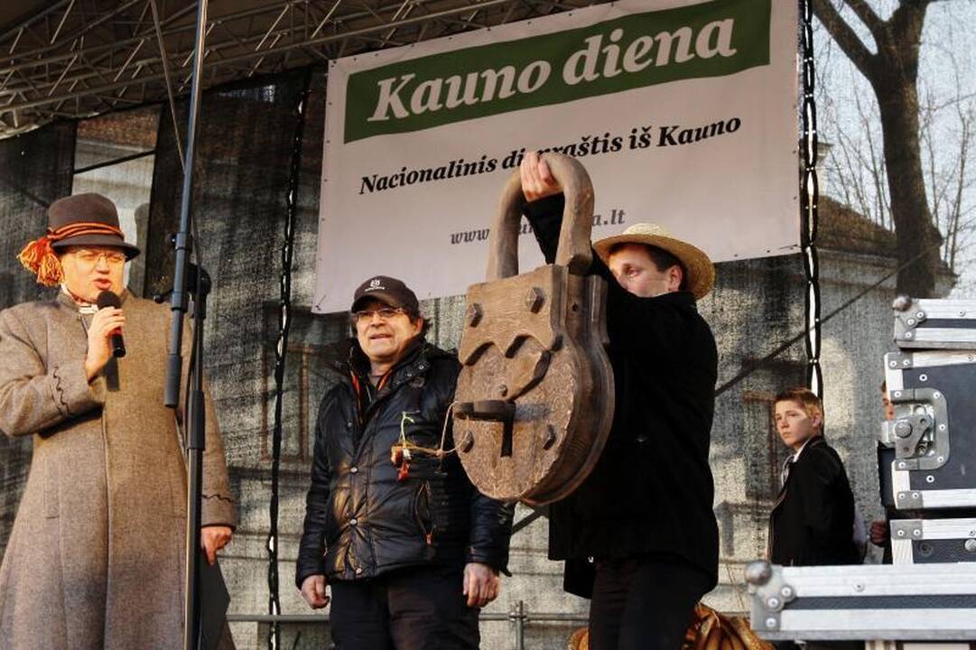 Vaišės Kazimierams: penkias paras marinuotas paršelis ir šakočiai