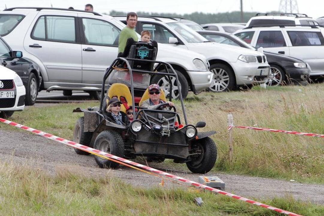 Automobilių lenktynes prie Palangos stebėjo tūkstančiai