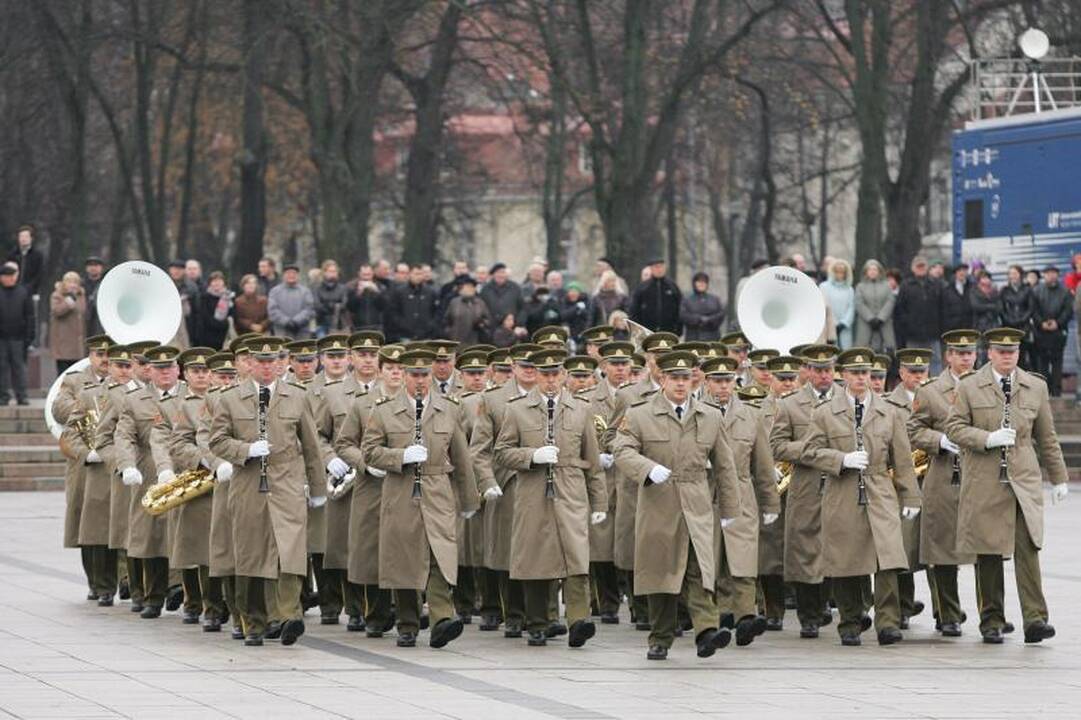 Prezidentė kariuomenę vadina patriotizmo ir pagarbos šaliai pavyzdžiu