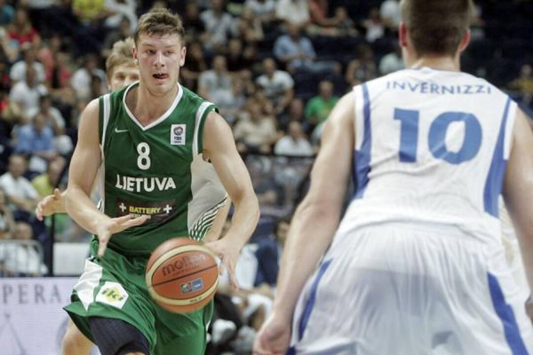 Lietuvos aštuoniolikmečiai toliau šluoja varžovus (komentarai)