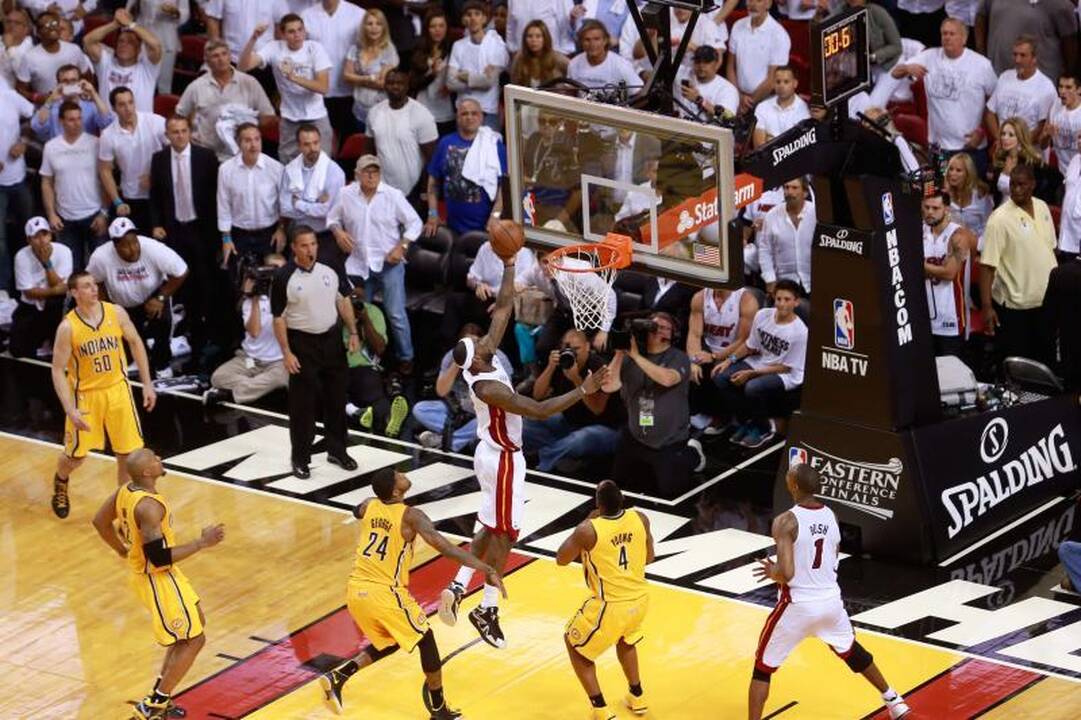 Po pratęsimo: LeBronas išplėšė pergalę aidint sirenai
