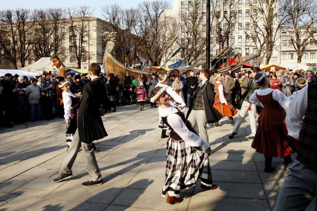 Vaišės Kazimierams: penkias paras marinuotas paršelis ir šakočiai