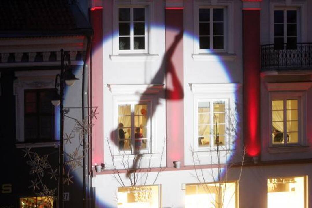 Vilniuje suspindo Kalėdų eglės