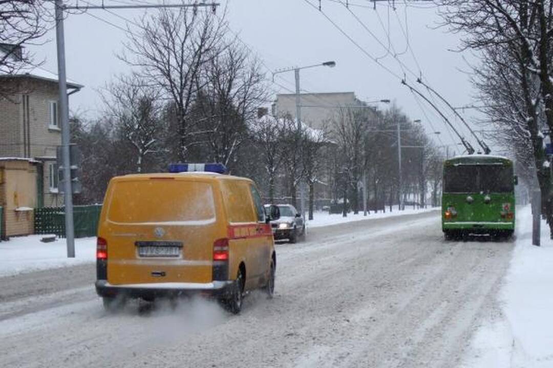 Balta žiema nuklojo miesto gatves