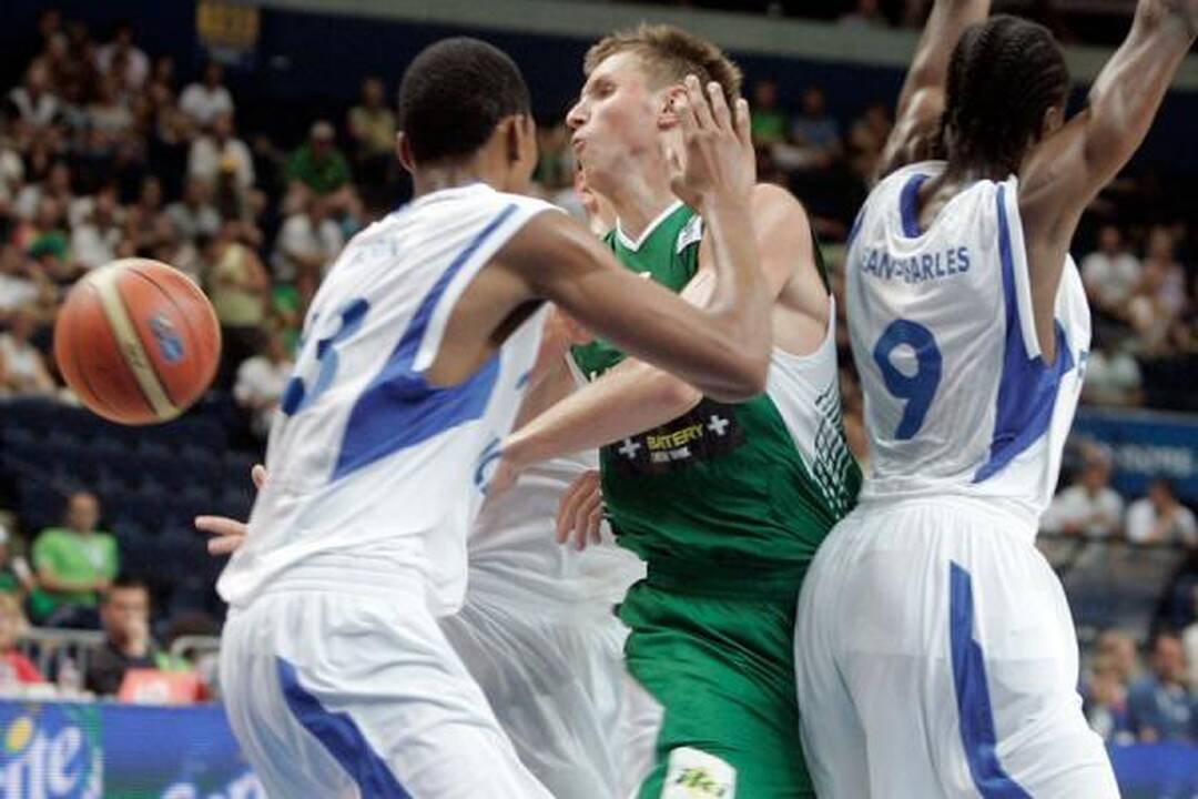 Lietuvos aštuoniolikmečiai toliau šluoja varžovus (komentarai)