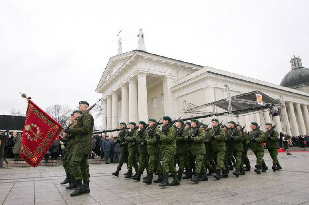 Prezidentė kariuomenę vadina patriotizmo ir pagarbos šaliai pavyzdžiu