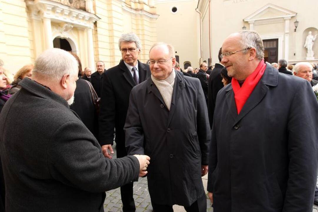 Į amžino poilsio vietą išlydėtas profesorius J.Kubilius