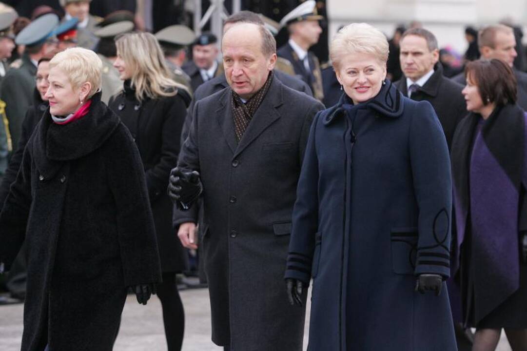 Prezidentė kariuomenę vadina patriotizmo ir pagarbos šaliai pavyzdžiu