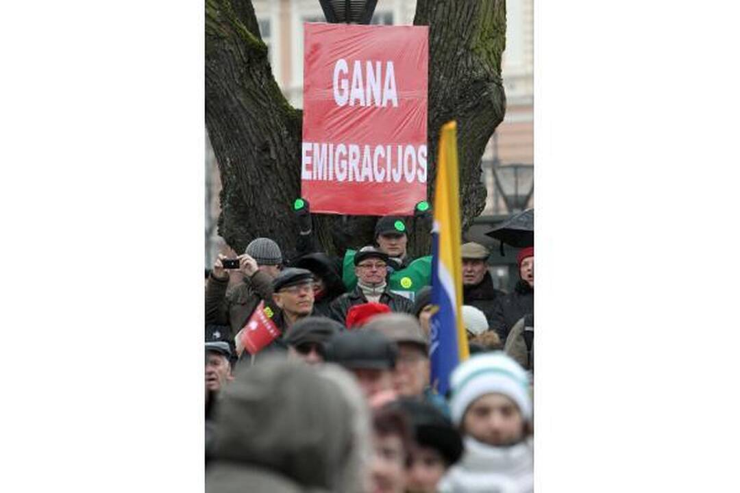 Profsąjungos žadėtos minios prie Vyriausybės nesurinko (papildyta)