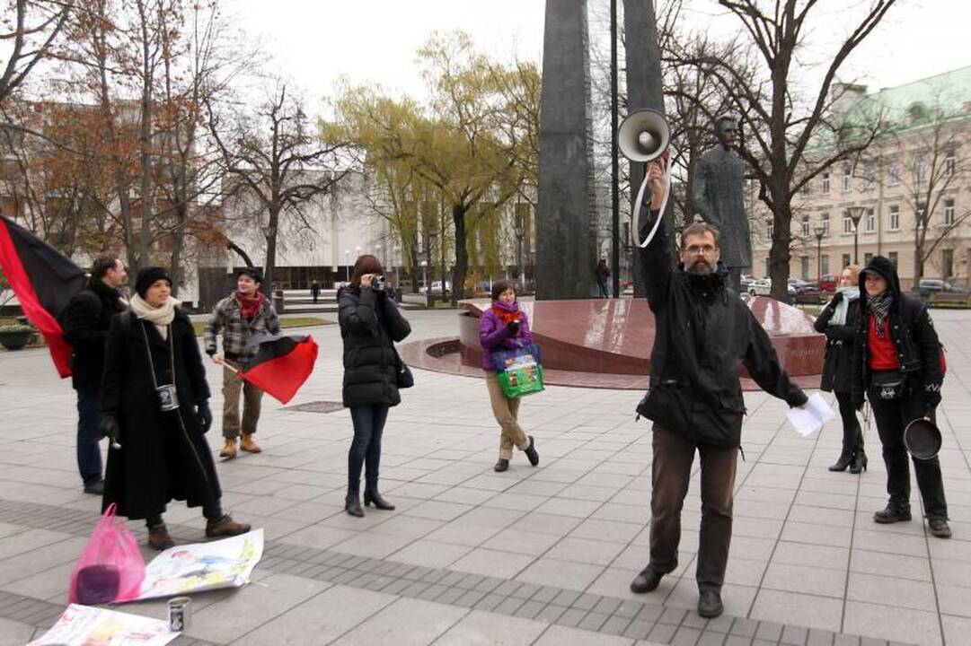 Eitynes surengę aktyvistai: diržų veržimasis padidino skurdą