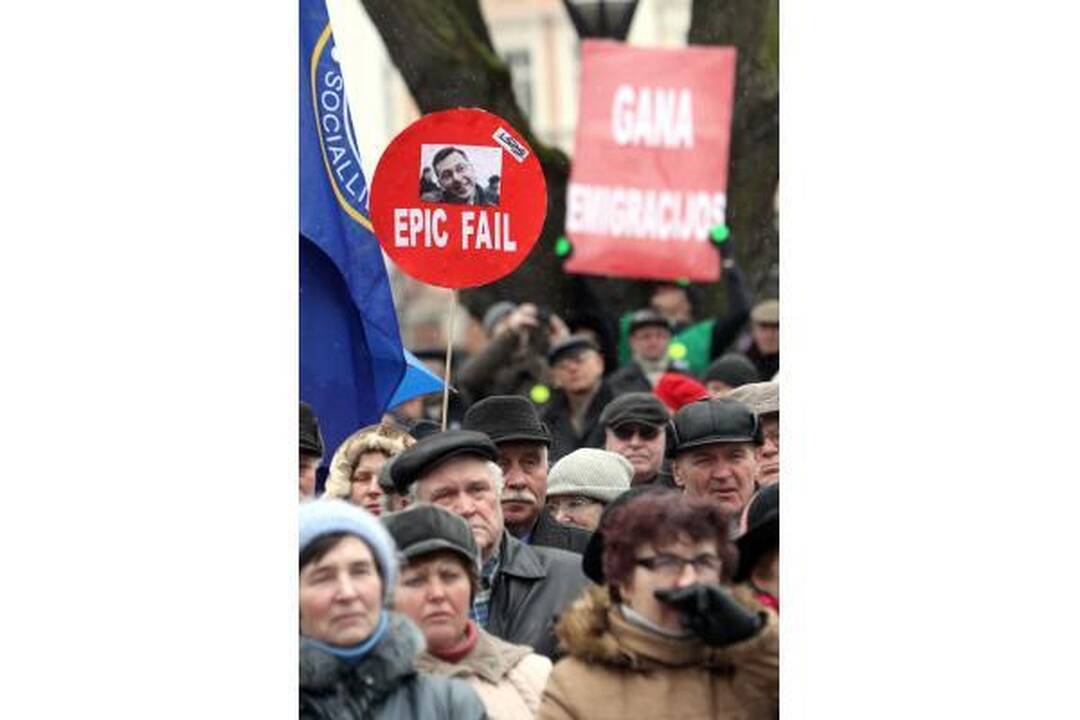 Profsąjungos žadėtos minios prie Vyriausybės nesurinko (papildyta)
