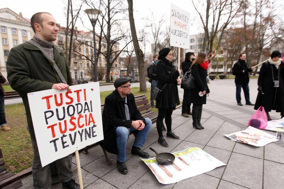 Eitynes surengę aktyvistai: diržų veržimasis padidino skurdą