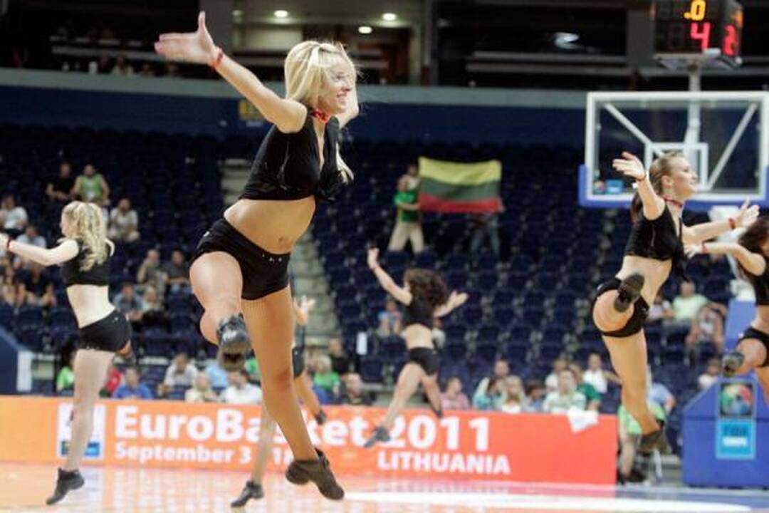 Lietuvos aštuoniolikmečiai toliau šluoja varžovus (komentarai)