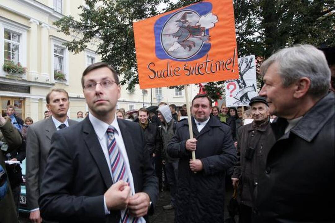 Mitinguojantys mokytojai įspėja apie naujus protestus