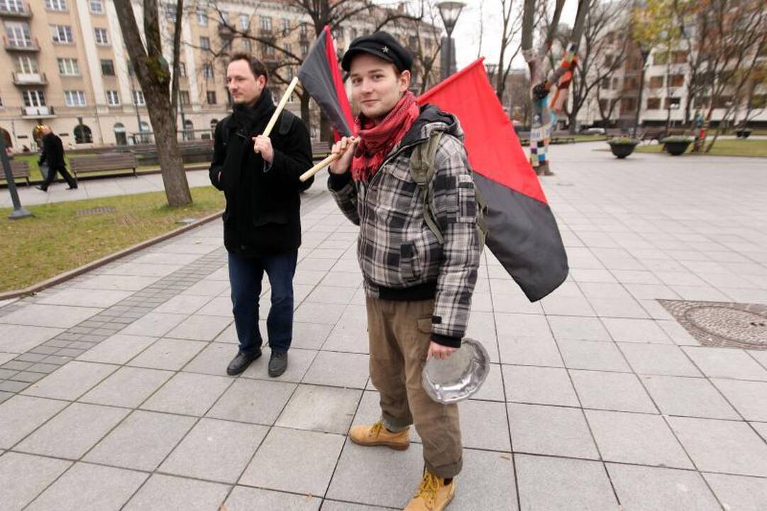 Eitynes surengę aktyvistai: diržų veržimasis padidino skurdą